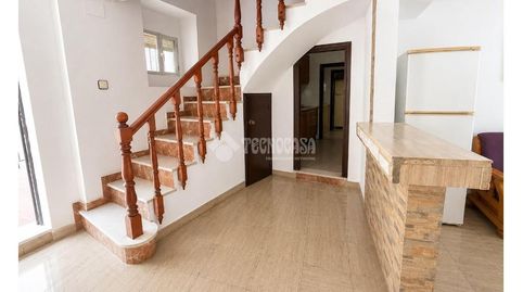 Foto 4 de Casa adosada en venta en Martos, Jaén