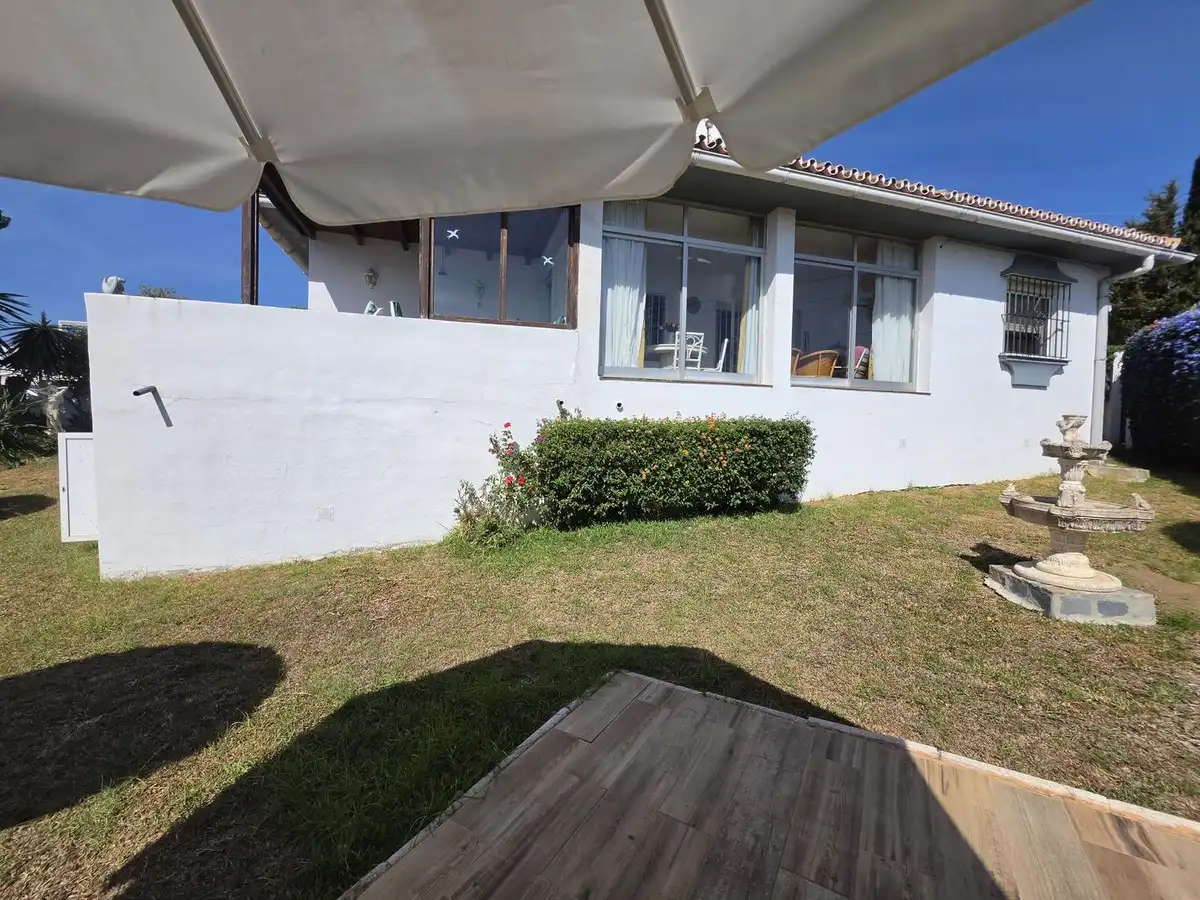 Vista exterior de Casa o chalet en venta en Estepona Pueblo