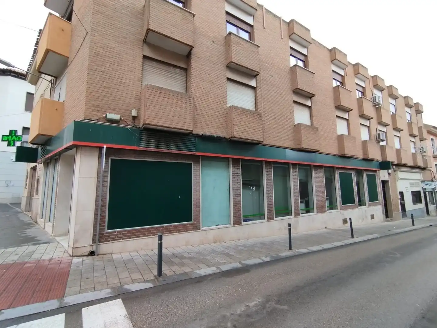 Vista exterior de Local en venta en La Solana  