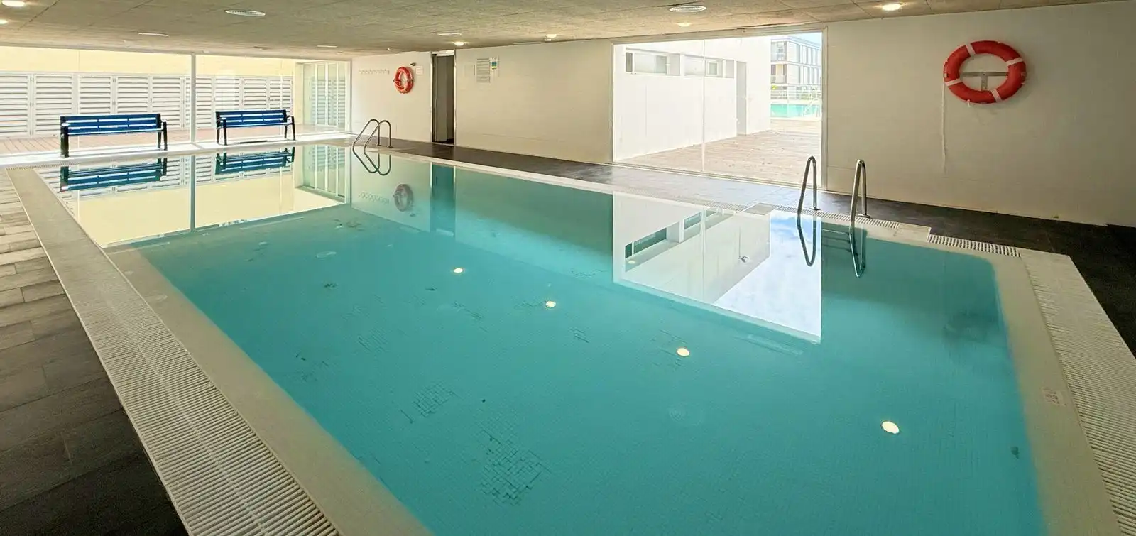 Piscina de Ático en venta en Manilva con Aire acondicionado, Terraza y TV