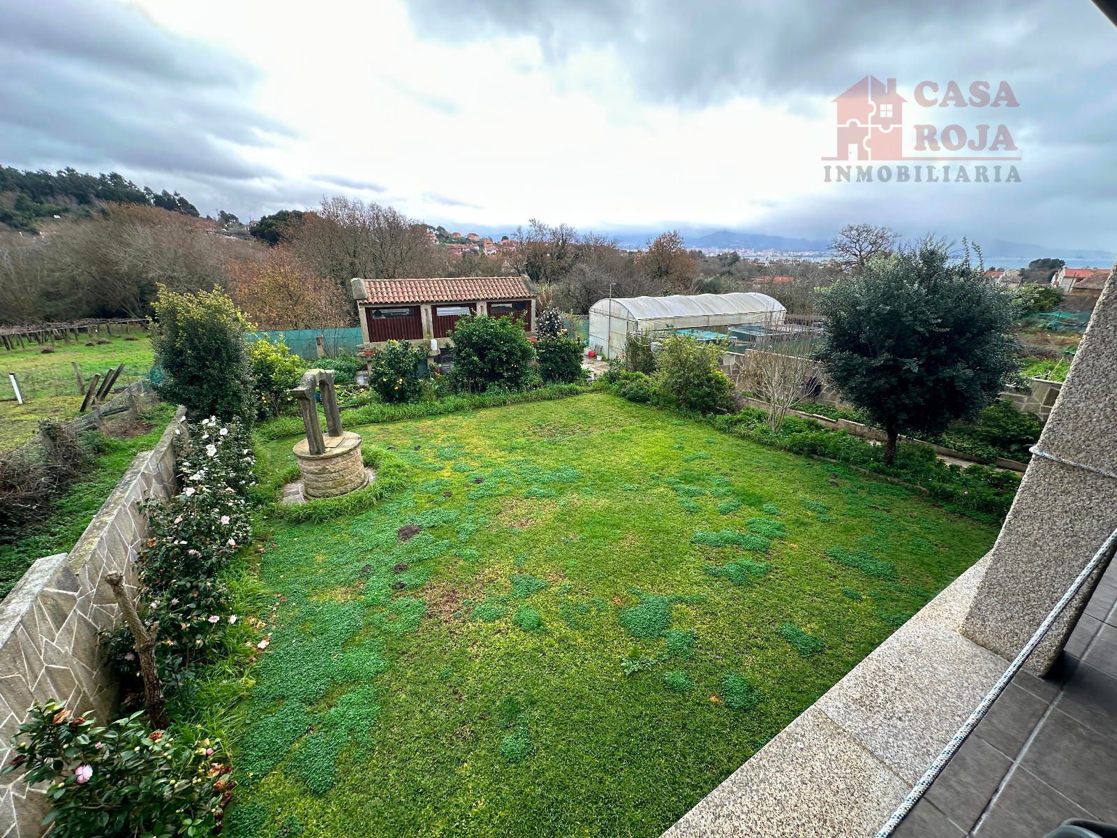 Jardí de Casa o xalet en venda en Cangas  amb Calefacció, Terrassa i Traster