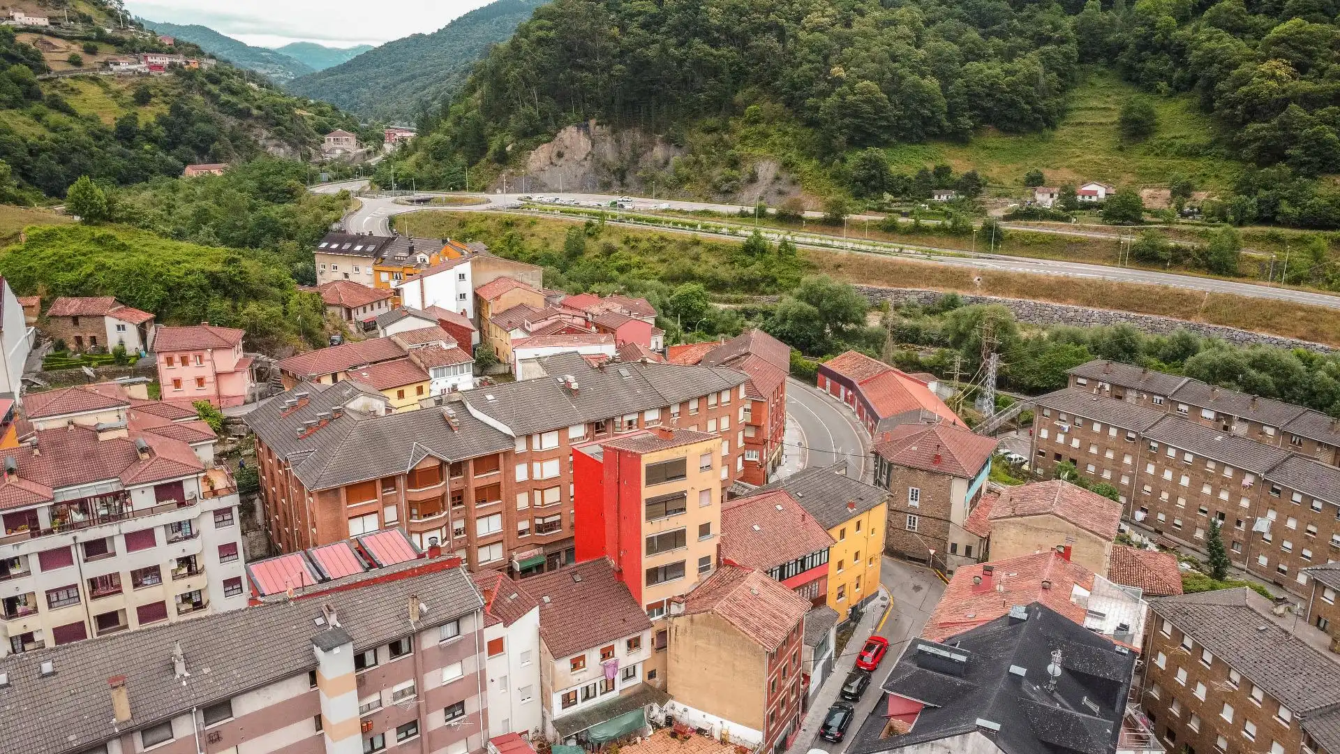 Vista exterior de Pis en venda en Aller amb Calefacció, Traster i Moblat