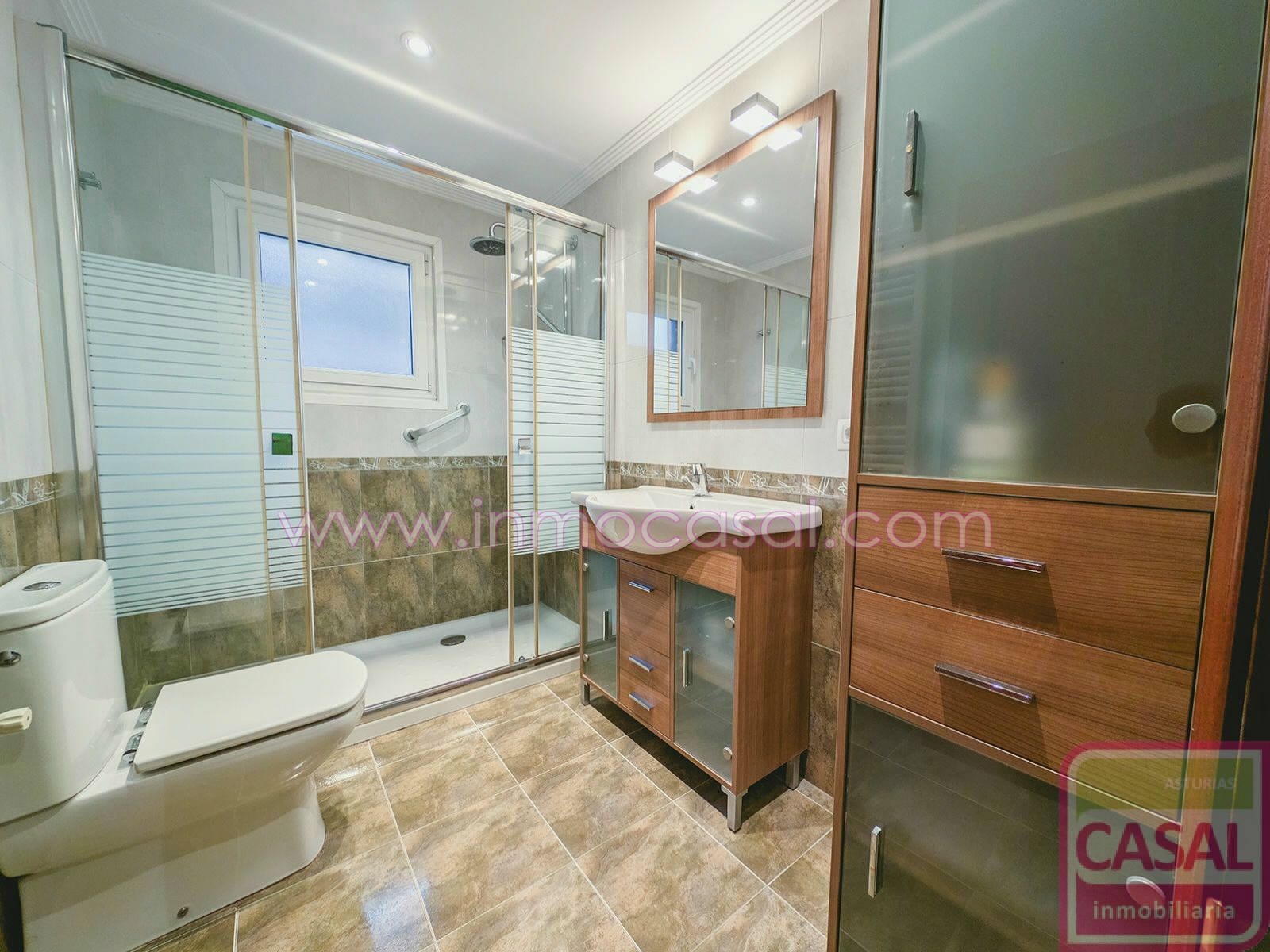 Bany de Pis en venda en Aller amb Calefacció, Traster i Moblat