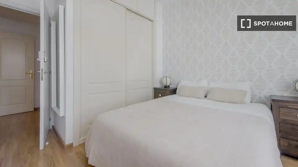 Bedroom of Flat for rent in Madrid  with Air Conditioner, Heating and Furnished