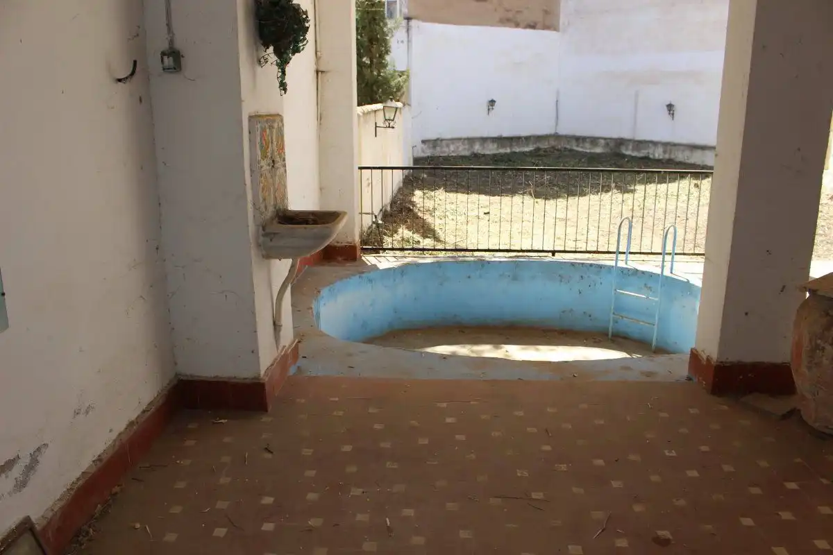Schwimmbecken von Garage zum Verkauf in Segorbe