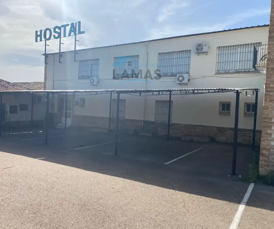 Vista exterior de Edificio en venta en Jaraicejo