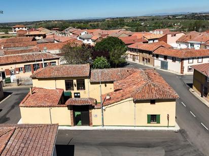 Vista exterior de Finca rústica en venda en Chozas de Abajo amb Terrassa i Balcó