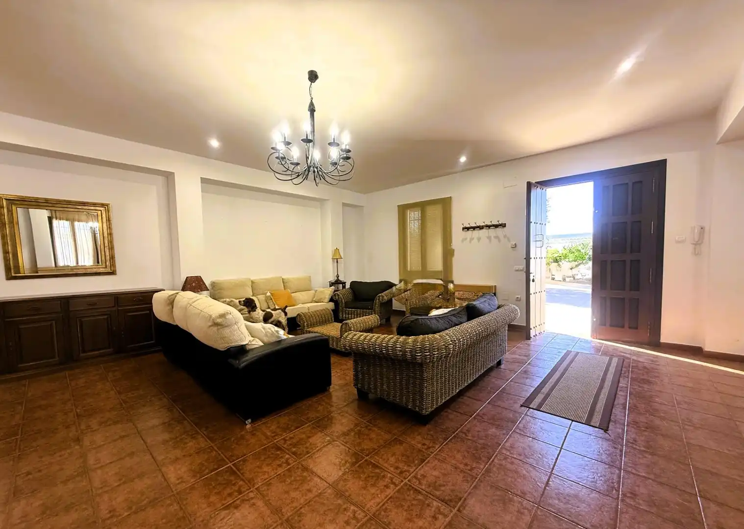Sala d'estar de Casa o xalet en venda en La Rinconada amb Aire condicionat, Jardí privat i Piscina