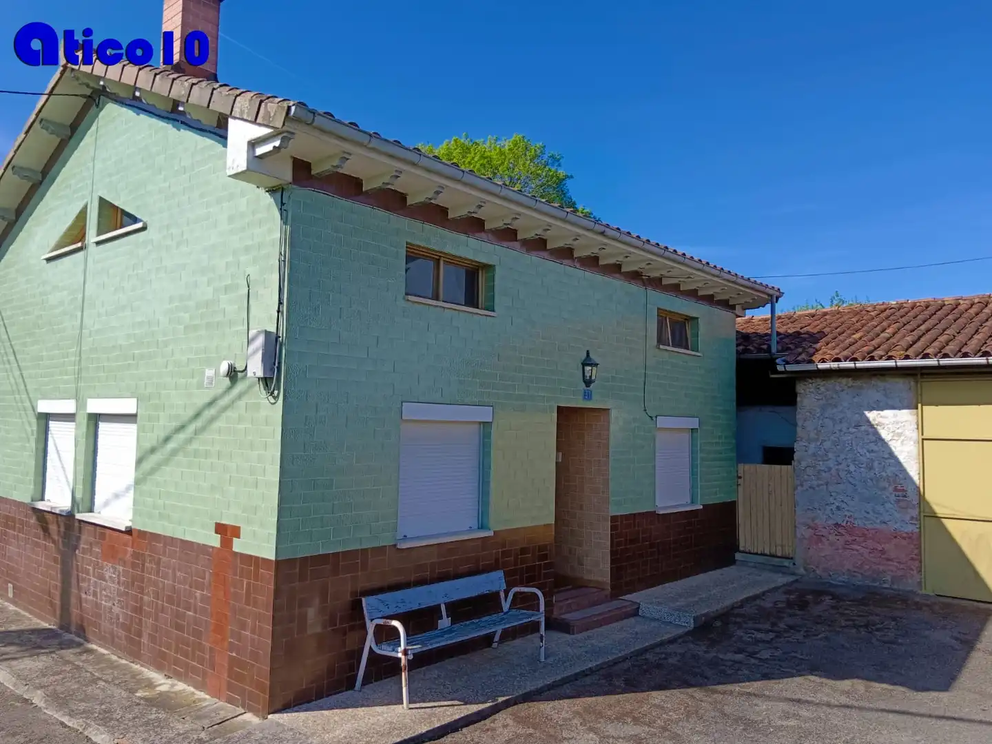 Vista exterior de Casa o xalet en venda en Candamo amb Calefacció, Traster i Moblat