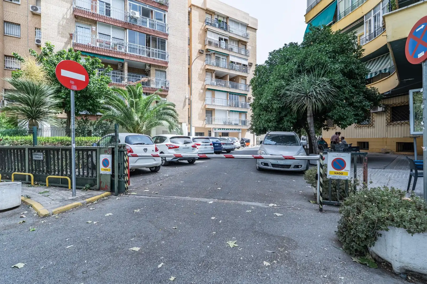 Parking of Flat for rent in Sevilla  with Air Conditioner, Heating and Furnished