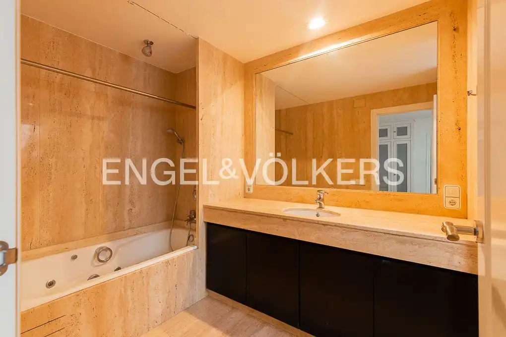 Baño de Piso en venta en Valencia con Aire acondicionado, Calefacción y Parquet