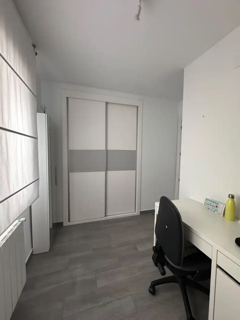 Dormitori de Pis en venda en  Jaén Capital amb Terrassa i Balcó