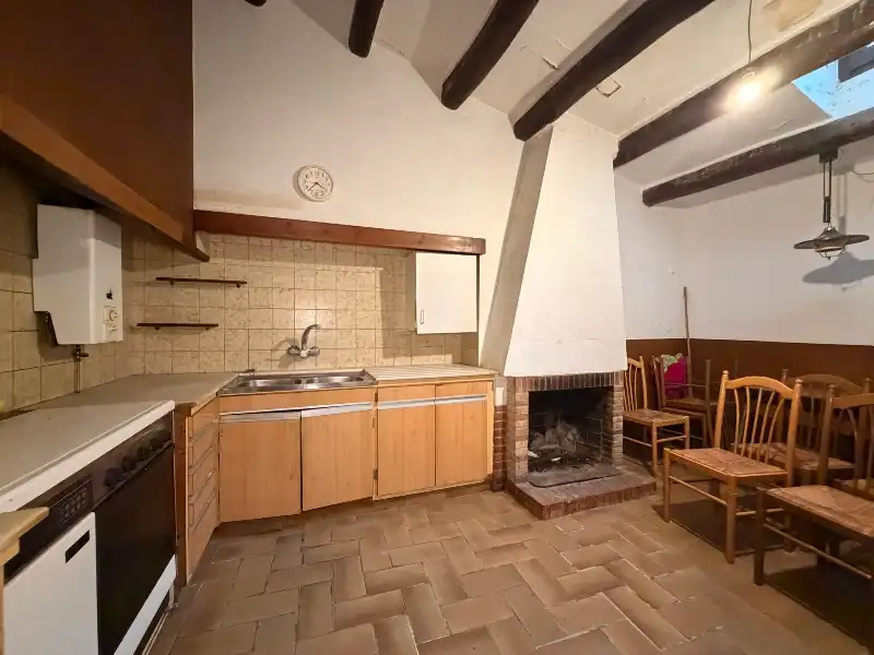 Cuina de Casa o xalet en venda en Saus, Camallera i Llampaies amb Terrassa i Balcó