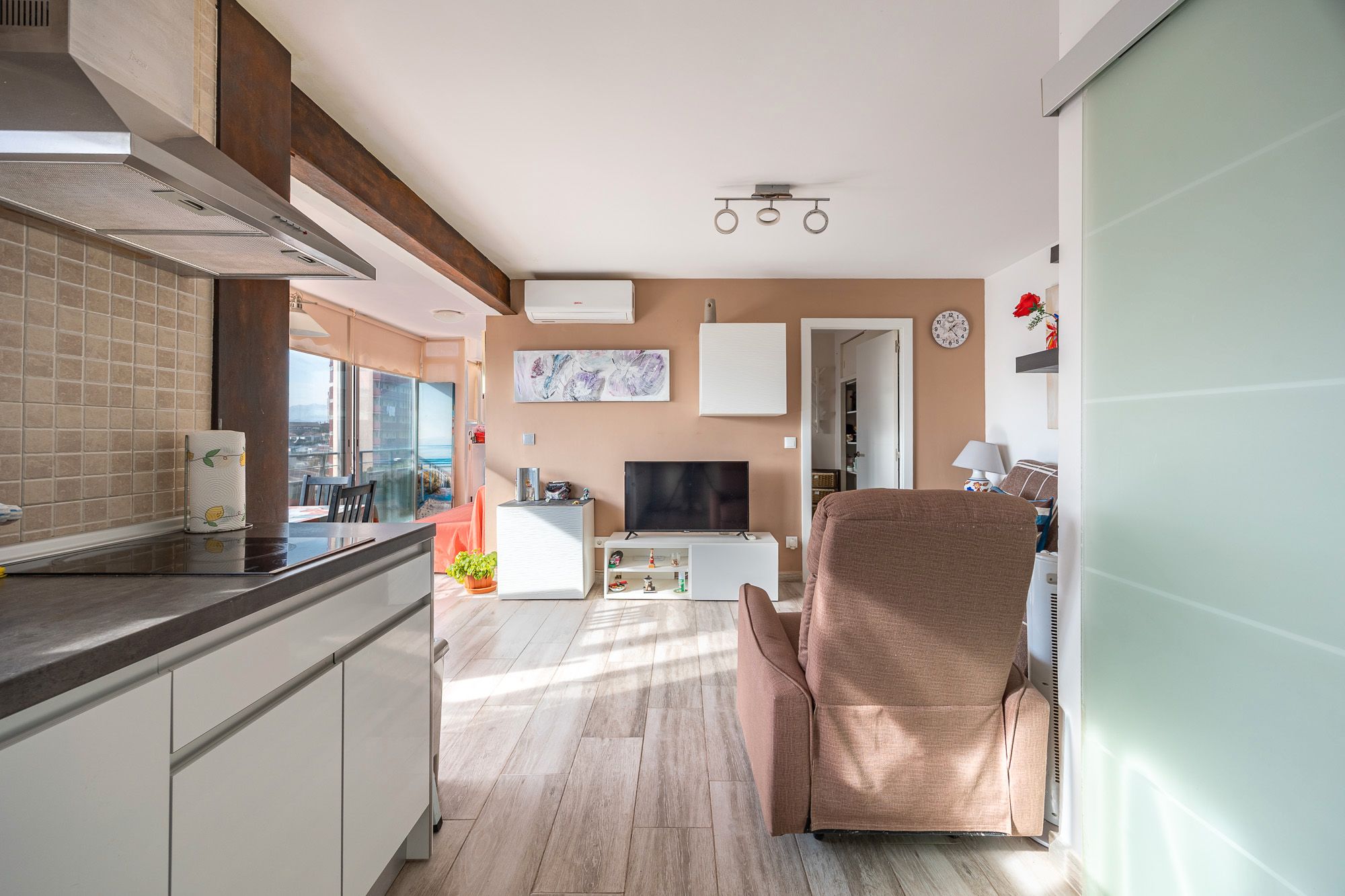 Sala d'estar de Apartament en venda en Benidorm amb Piscina, Moblat i Piscina comunitària