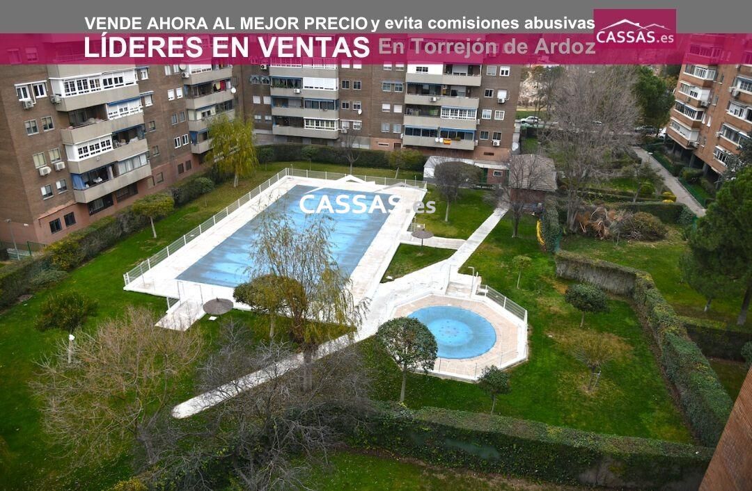 Swimming pool of Flat for sale in Torrejón de Ardoz  with Air Conditioner, Heating and Parquet flooring