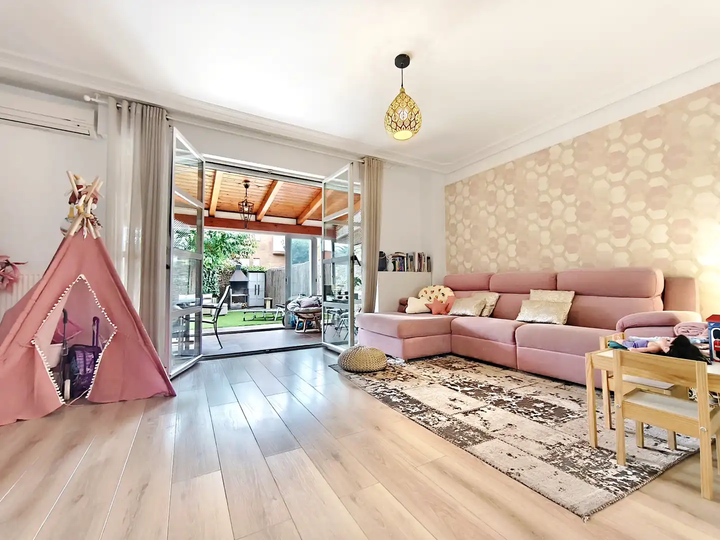 Sala d'estar de Casa o xalet en venda en Lardero amb Aire condicionat, Calefacció i Jardí privat