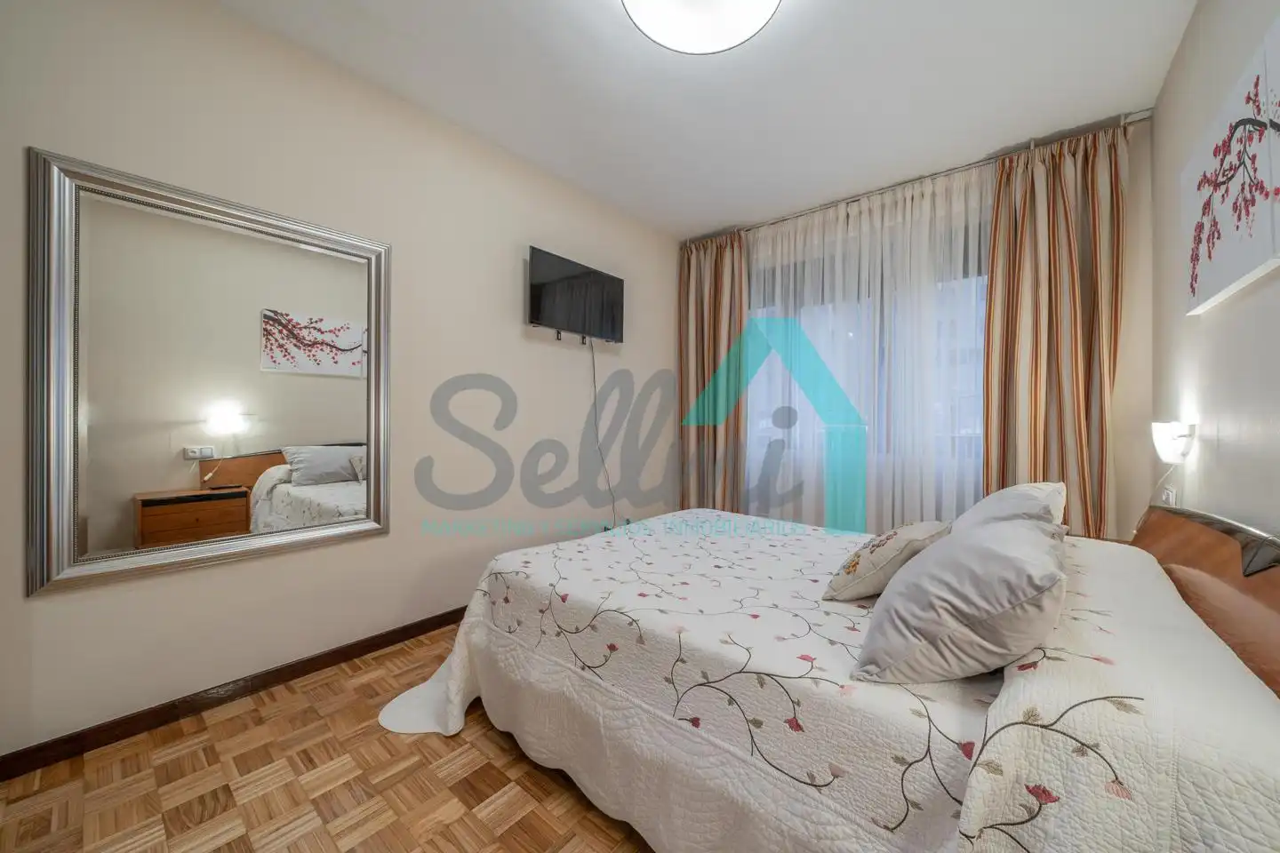 Habitación de Planta baja de alquiler en Oviedo  con Calefacción, Parquet y Amueblado