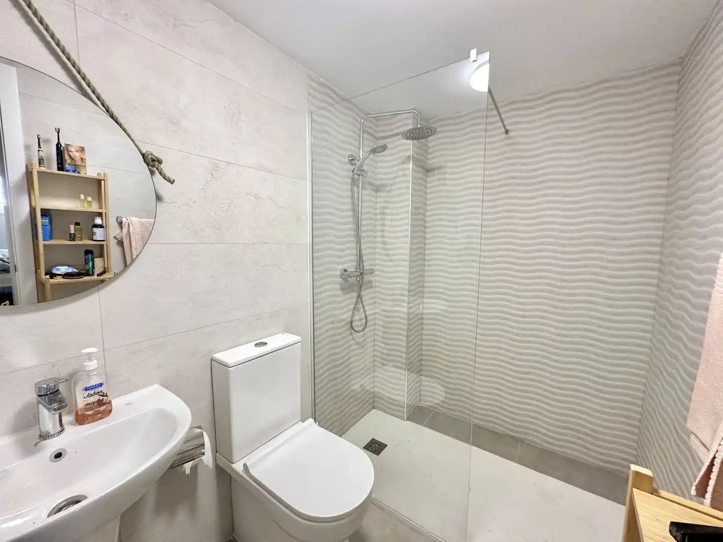 Baño de Dúplex en venta en Casares con Aire acondicionado, Terraza y Amueblado