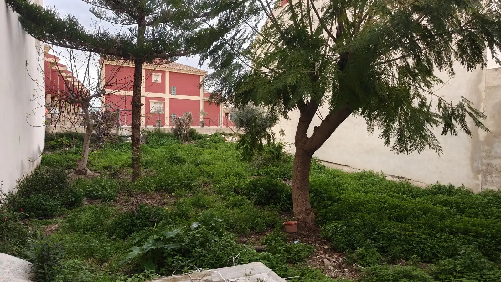 Residential land for sale in Calle Canal De Riego