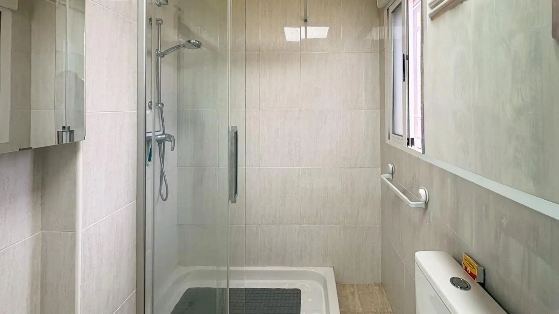 Baño de Planta baja en venta en Elche / Elx con Calefacción, Jardín privado y Terraza