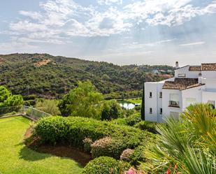 Jardí de Planta baixa en venda en Benahavís amb Aire condicionat, Terrassa i Balcó