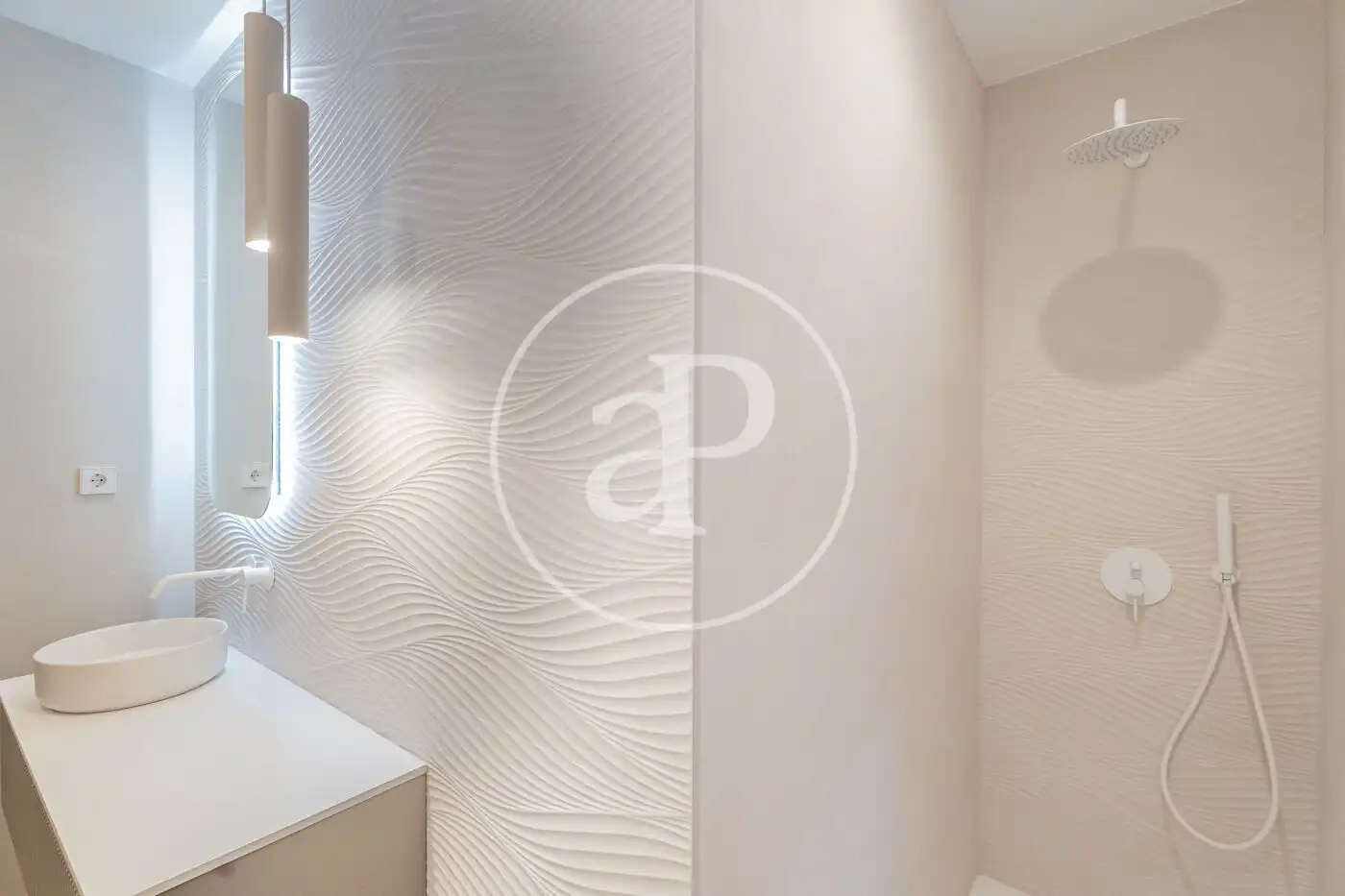 Bathroom of Flat for sale in Madrid  with Air Conditioner, Heating and Terrace