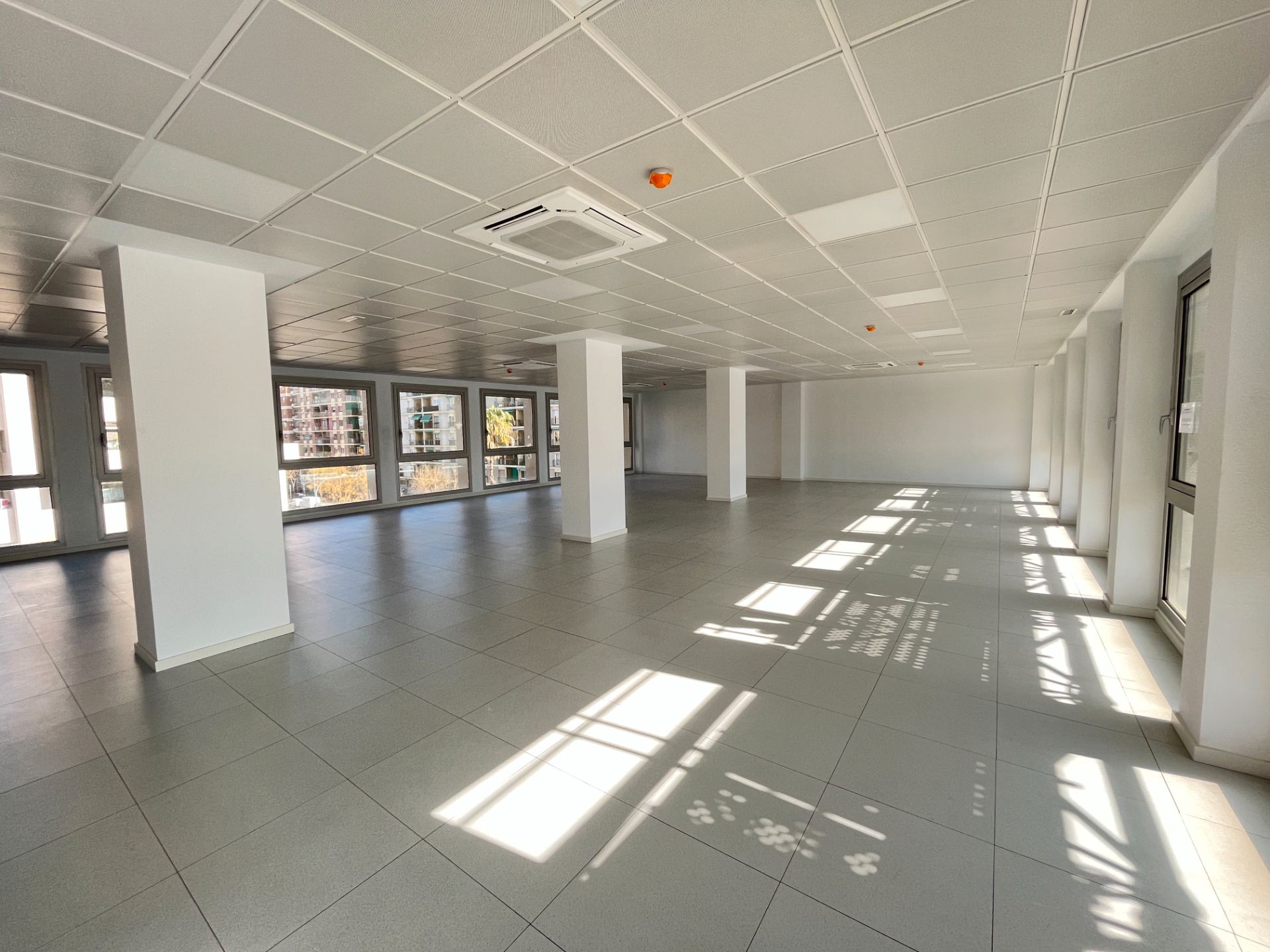 Office to rent in  Barcelona Capital  with Air Conditioner and Heating