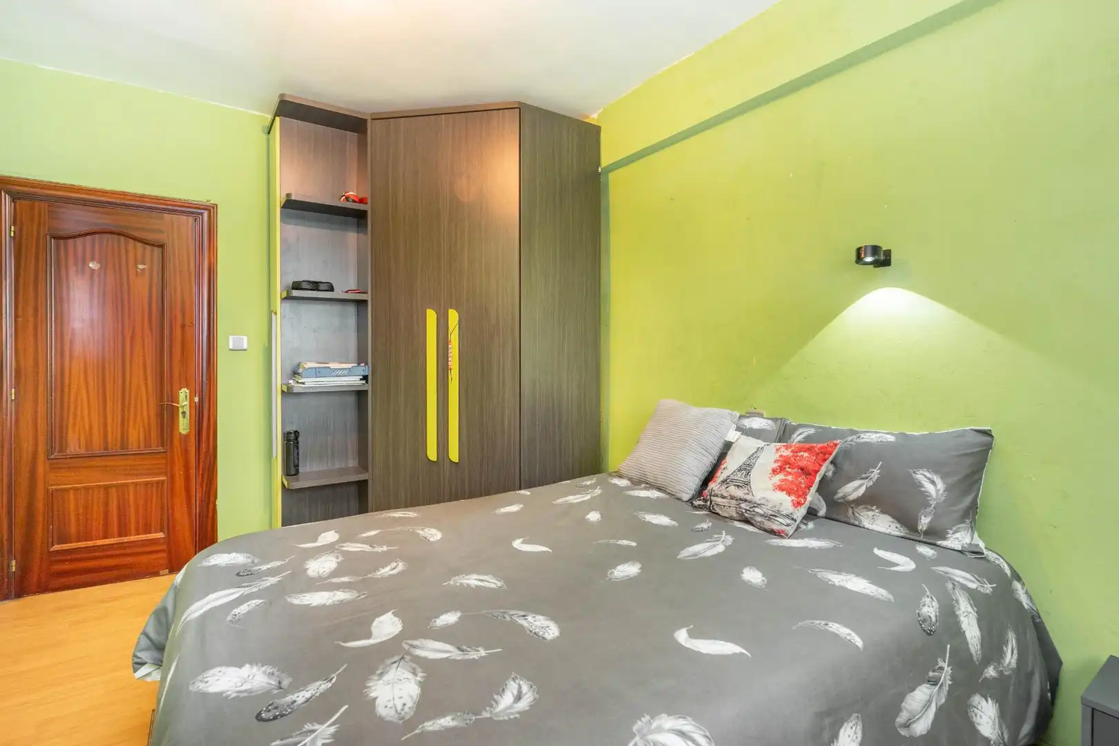 Habitación de Piso en venta en Gijón  con Calefacción, Terraza y Amueblado