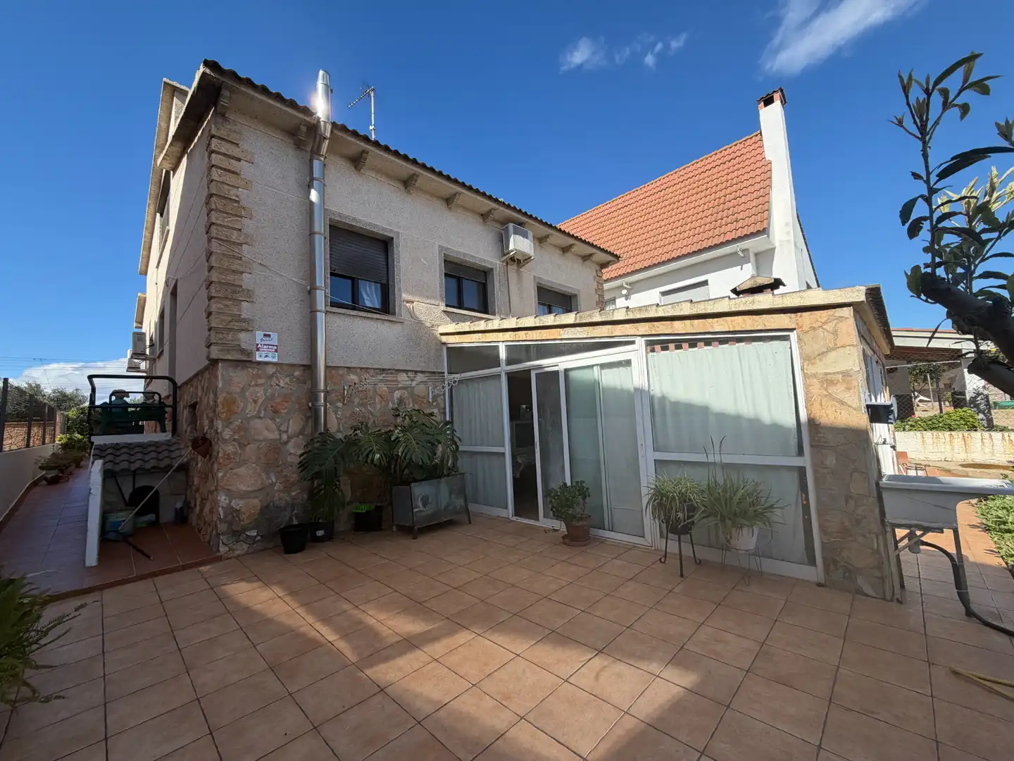 Vista exterior de Casa o xalet en venda en Sant Jaume dels Domenys amb Aire condicionat, Calefacció i Jardí privat