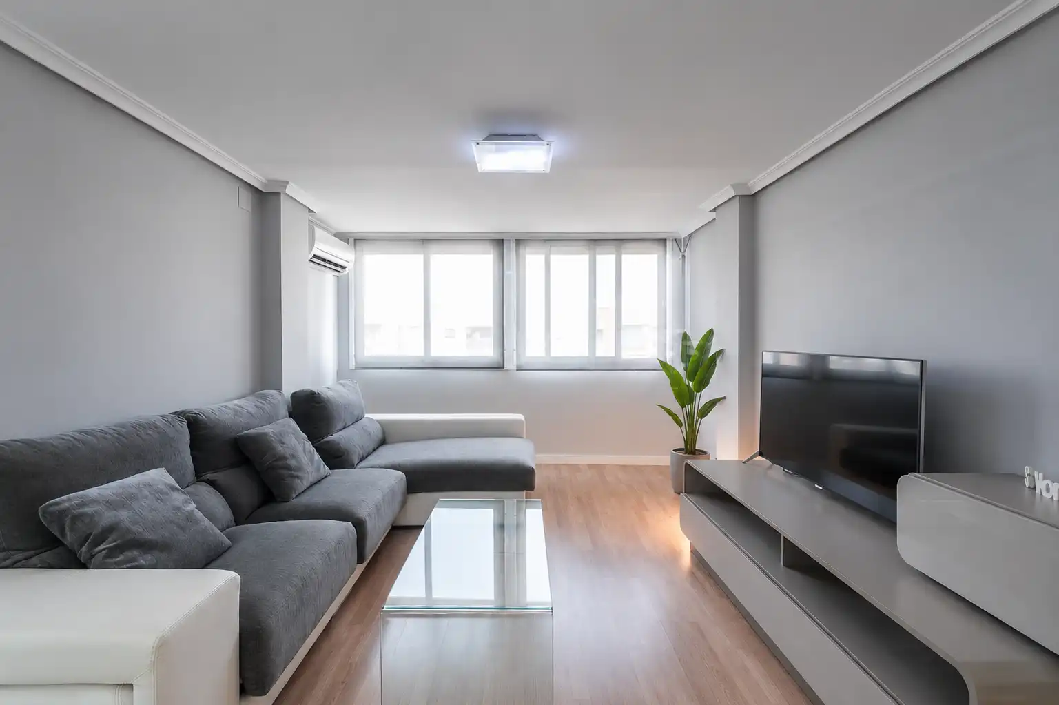 Living room of Flat for rent in Valencia  with Air Conditioner, Heating and Furnished