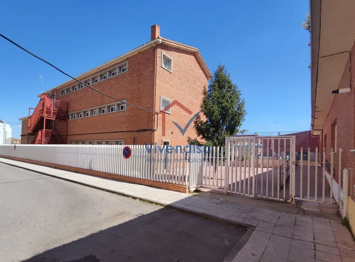 Vista exterior de Piso en venta en Alovera con Calefacción