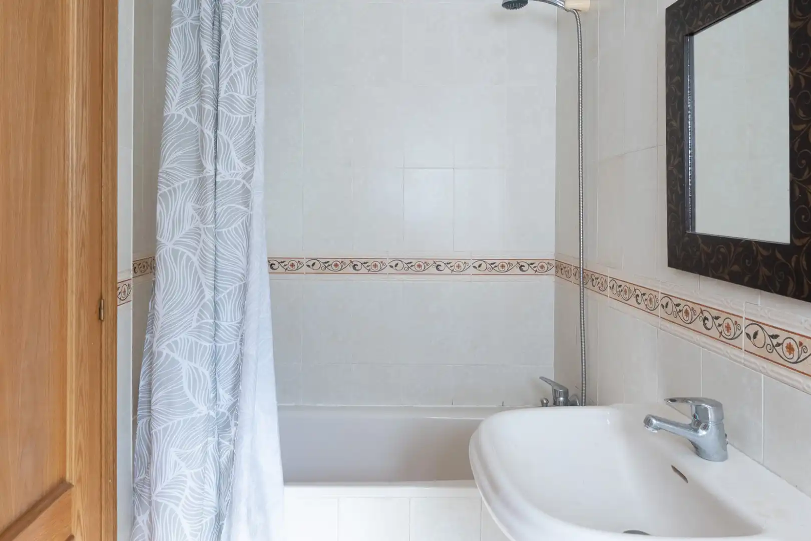 Baño de Piso en venta en Benahavís con Trastero, Amueblado y Alarma