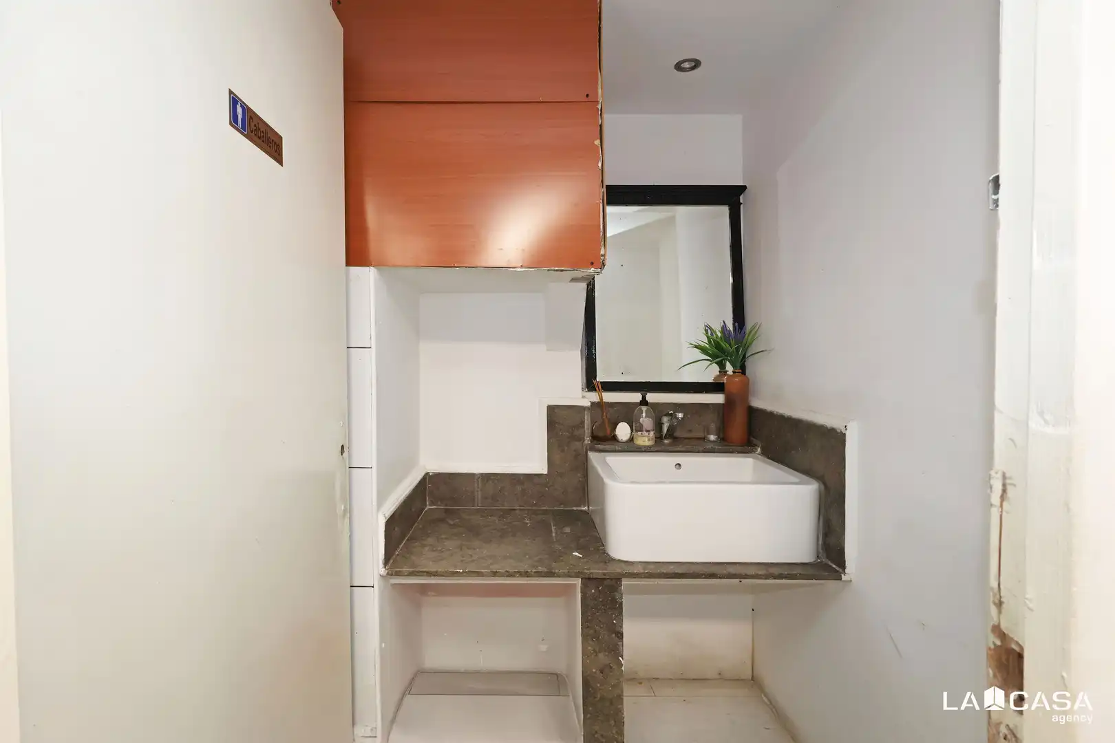 Baño de Local en traspaso en Barcelona