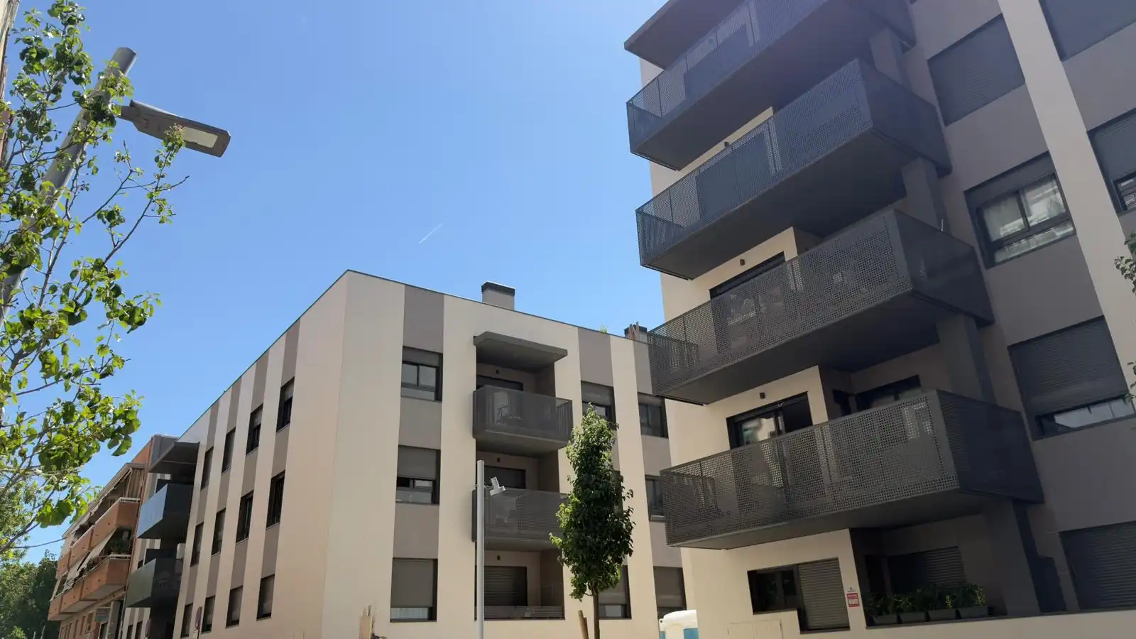 Exterior view of Attic for sale in Esplugues de Llobregat  with Air Conditioner, Heating and Terrace