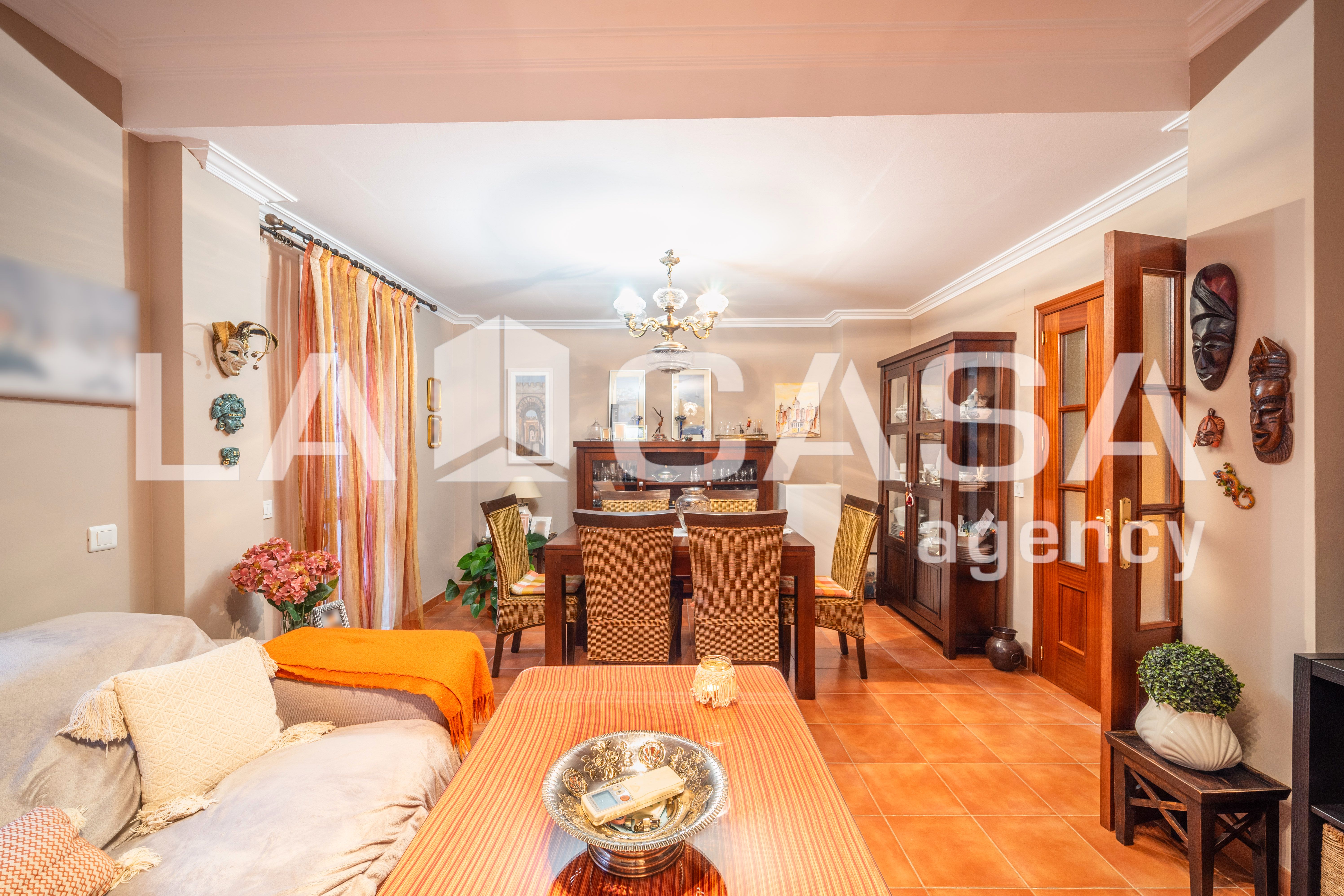 Casa adosada en venta en Dos Hermanas con Aire acondicionado, Terraza y Trastero