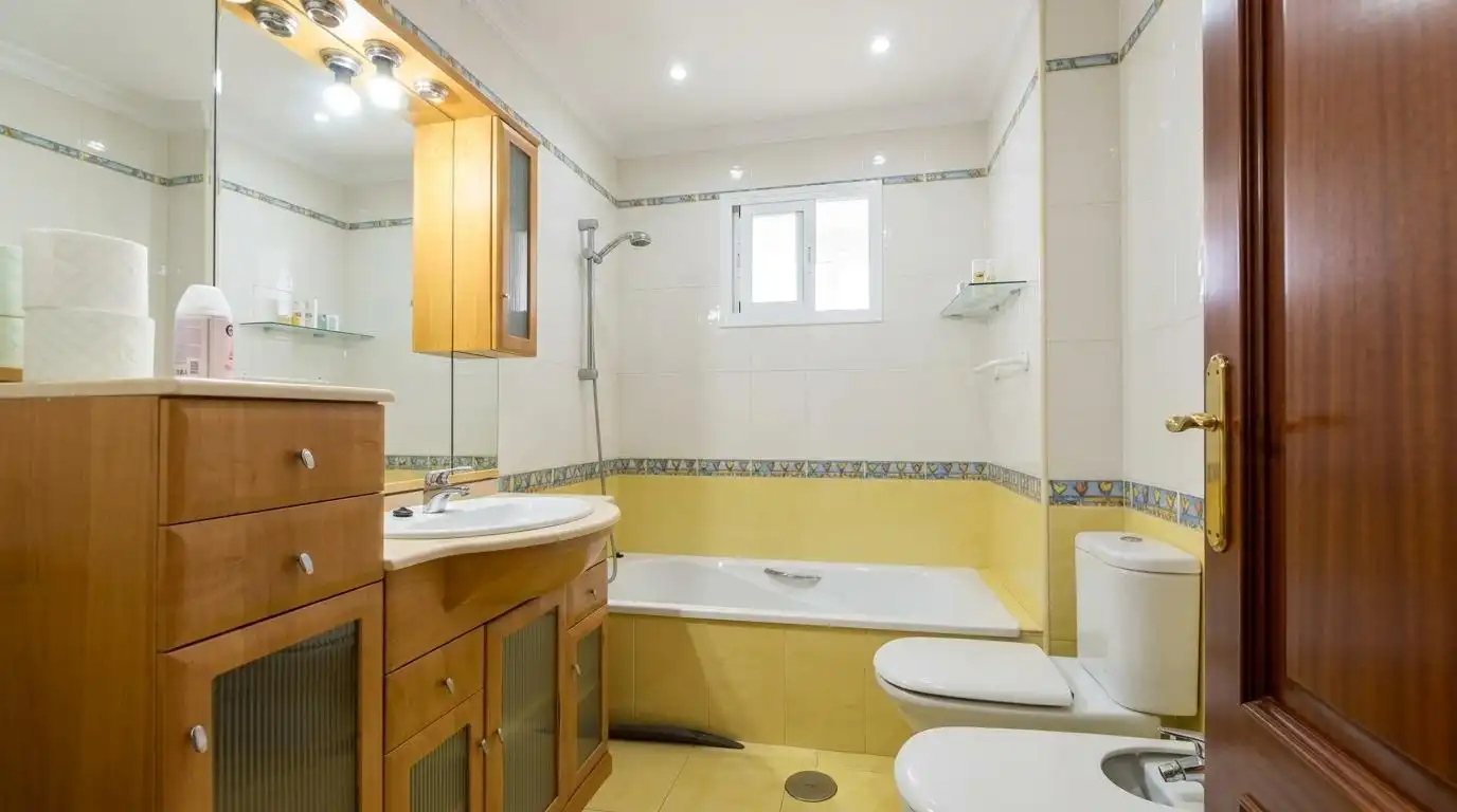 Bathroom of Flat for sale in Cádiz