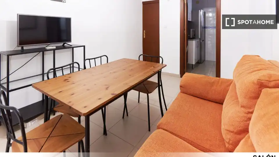 Dining room of Flat for rent in Sevilla  with Air Conditioner, Heating and Furnished