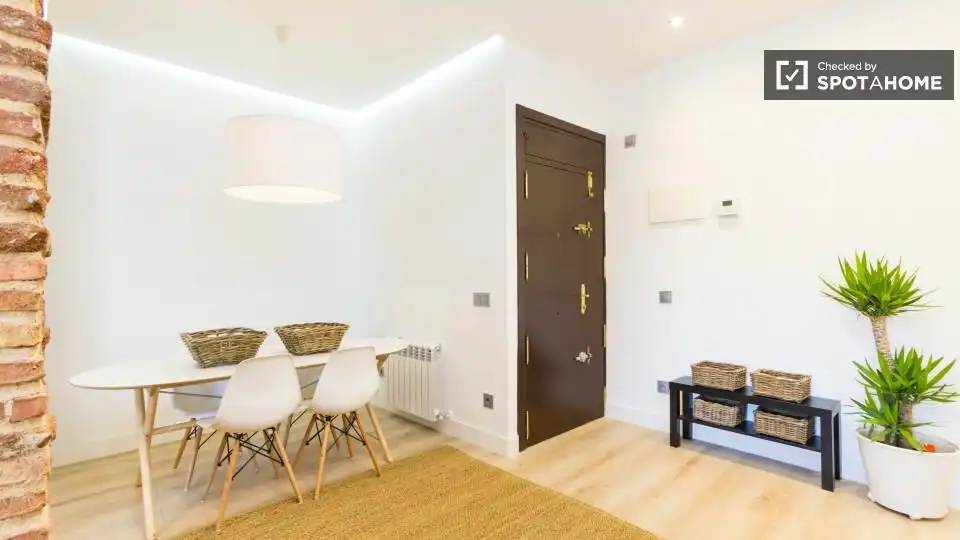 Flat for rent in Madrid  with Air Conditioner, Heating and Furnished
