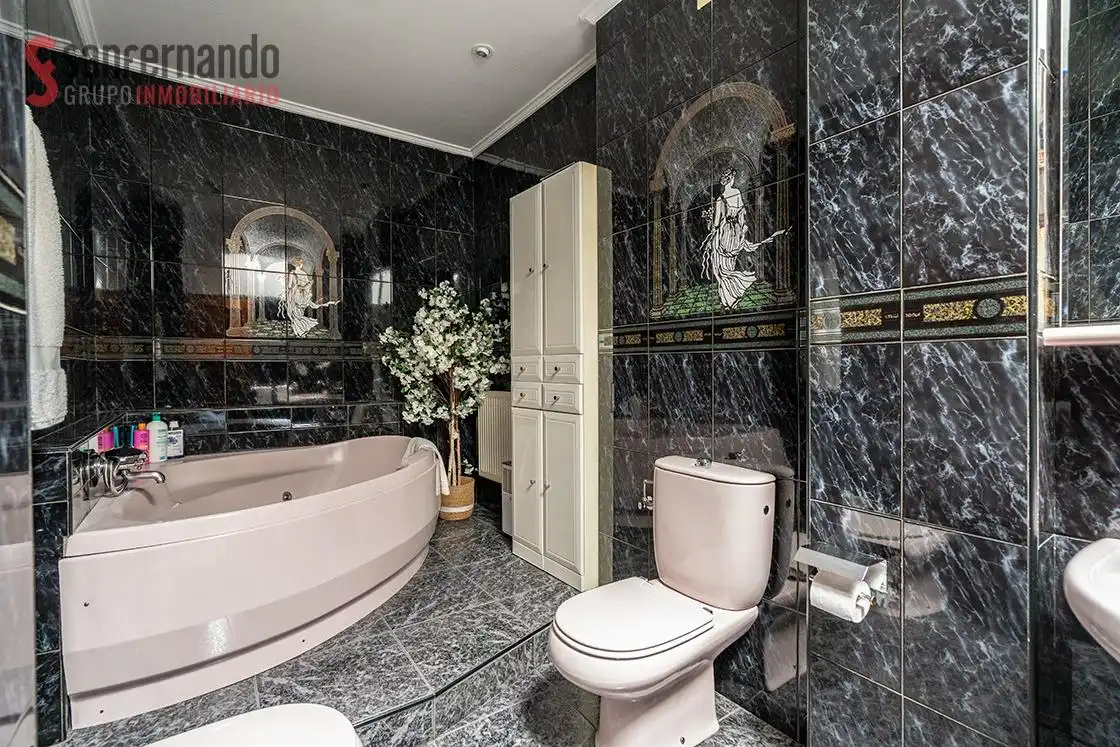 Badezimmer von Maisonette zum Verkauf in Santander mit Heizung und Balkon