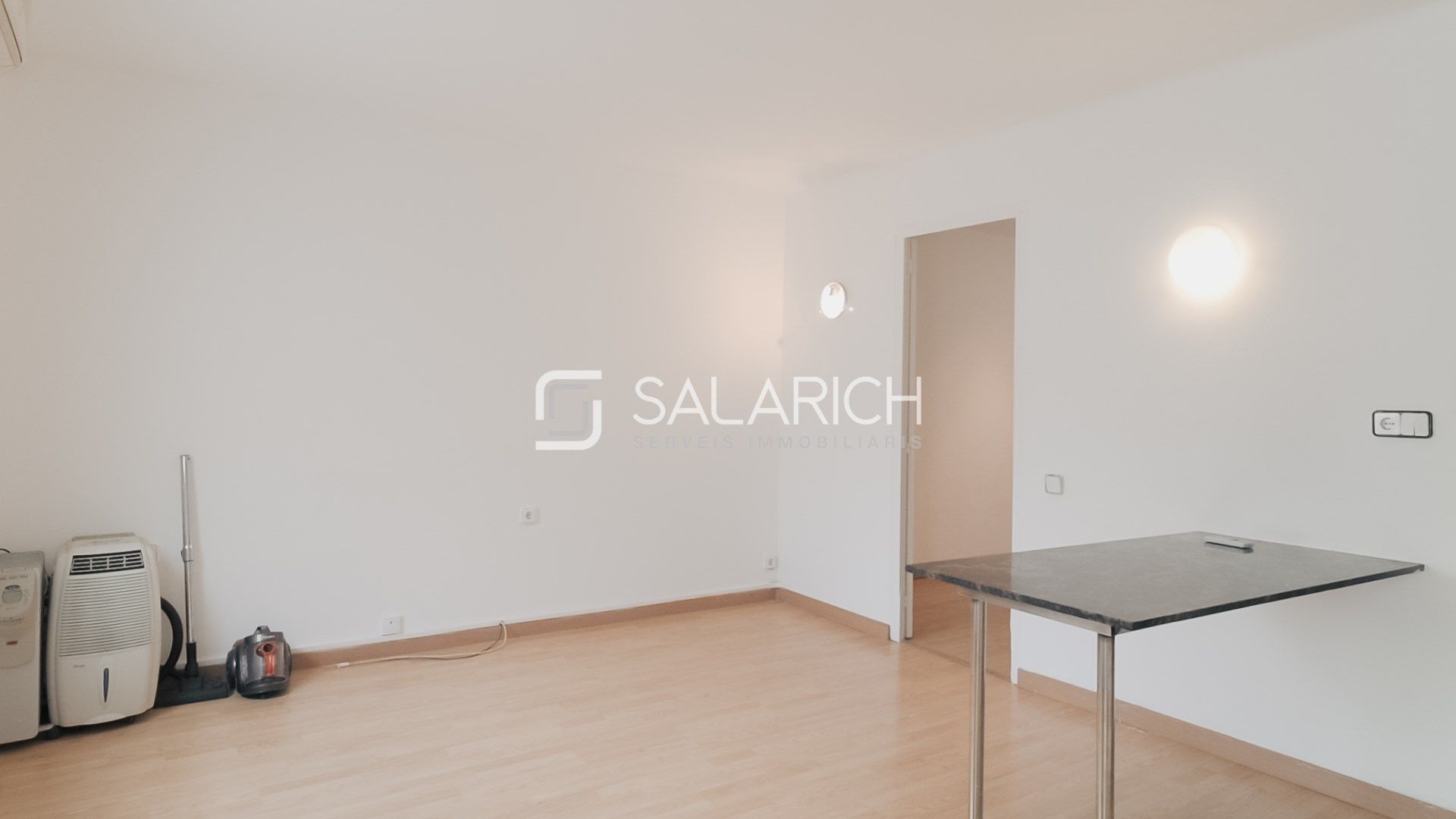 Sala d'estar de Pis en venda en  Barcelona Capital amb Aire condicionat i Moblat