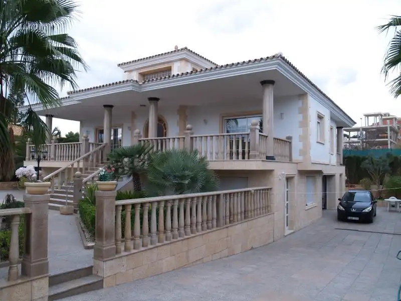 Vista exterior de Casa o xalet en venda en L'Alfàs del Pi amb Aire condicionat, Calefacció i Piscina