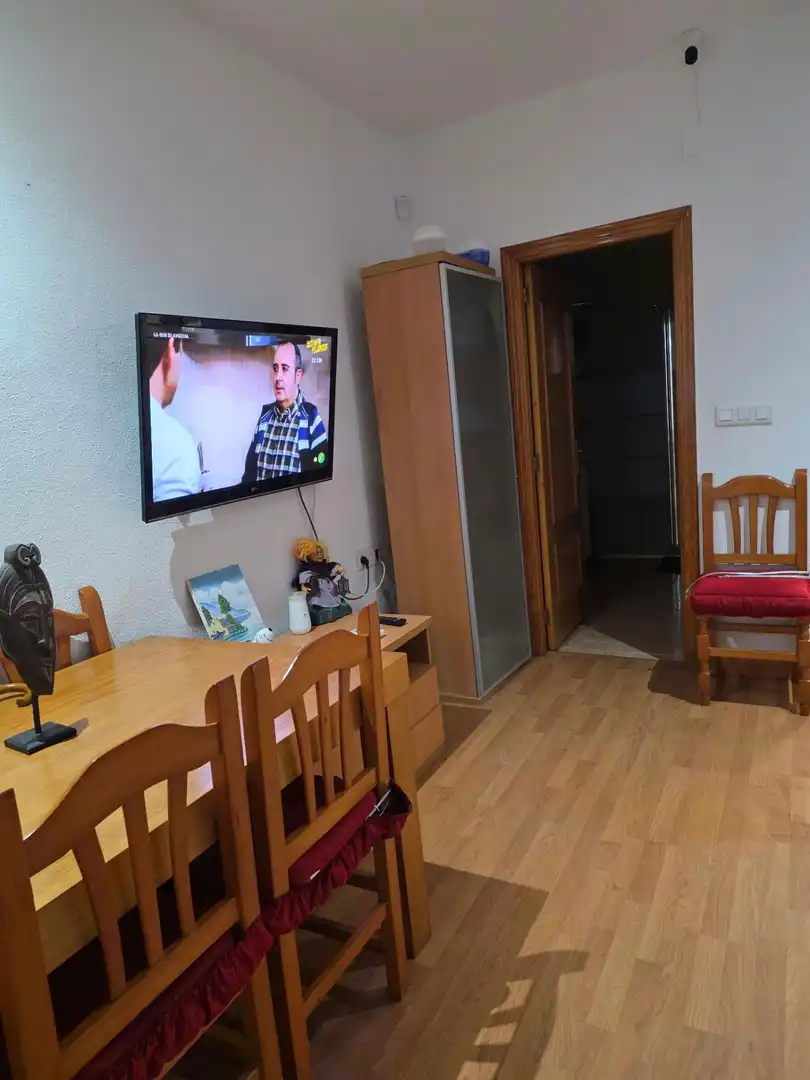 Sala d'estar de Pis de lloguer en Los Alcázares amb Aire condicionat, Terrassa i Moblat