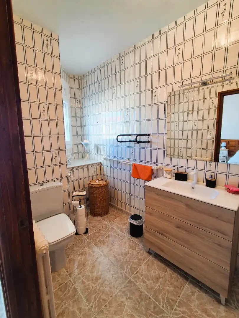 Badezimmer von Haus oder Chalet zum Verkauf in Mont-roig del Camp mit Klimaanlage, Heizung und Privatgarten