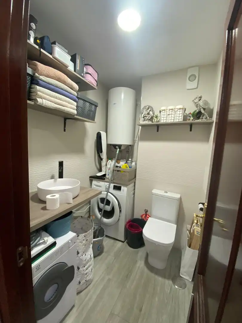 Badezimmer von Wohnung zum Verkauf in San Fernando mit Klimaanlage und Abstellraum