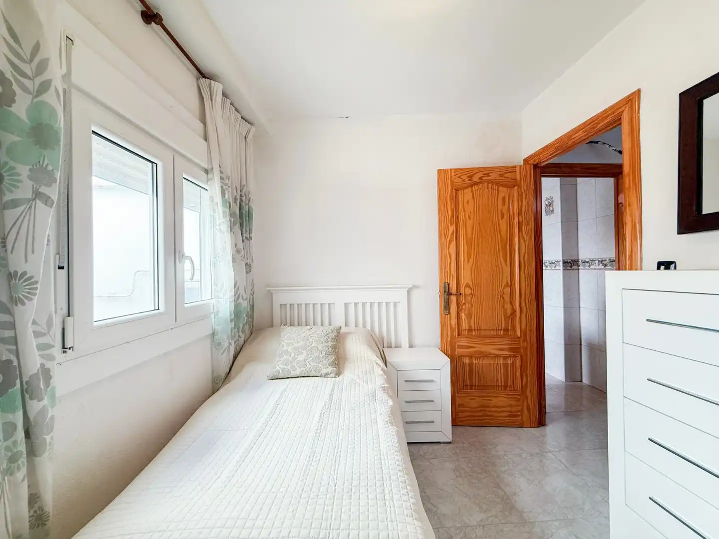Habitación de Apartamento en venta en Águilas con Amueblado y Balcón