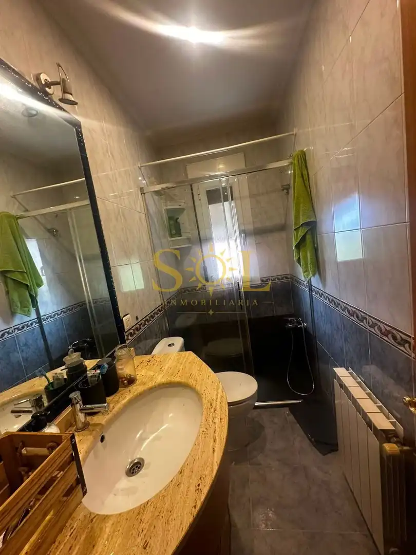 Bany de Casa o xalet en venda en León Capital  amb Calefacció, Jardí privat i Terrassa