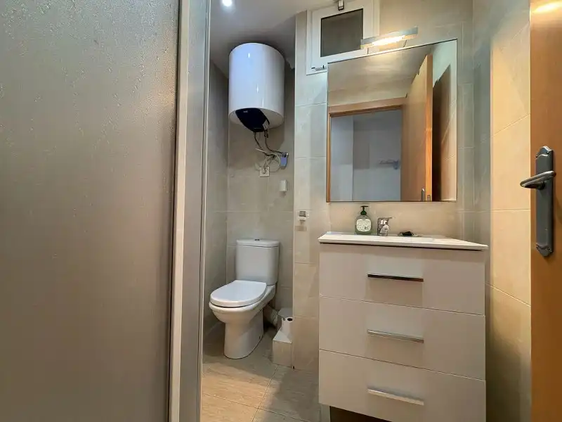 Bany de Apartament en venda en Valencia amb Moblat, Forn i Rentadora