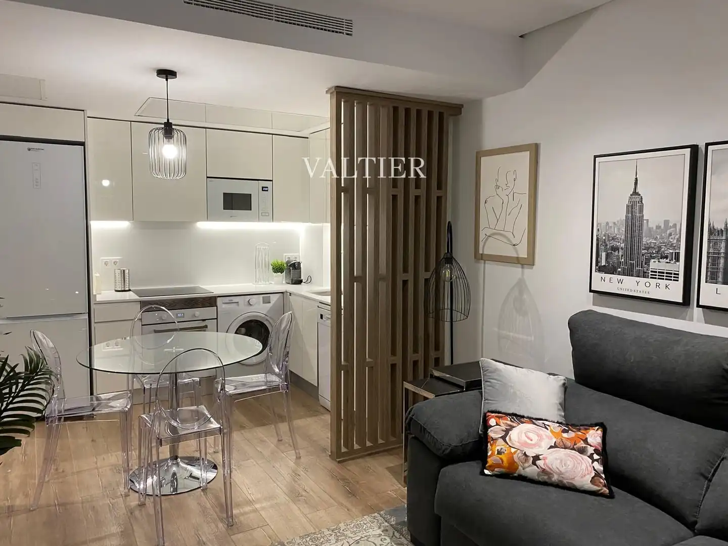 Bedroom of Flat for rent in  Madrid Capital  with Air Conditioner, Storage room and Swimming Pool