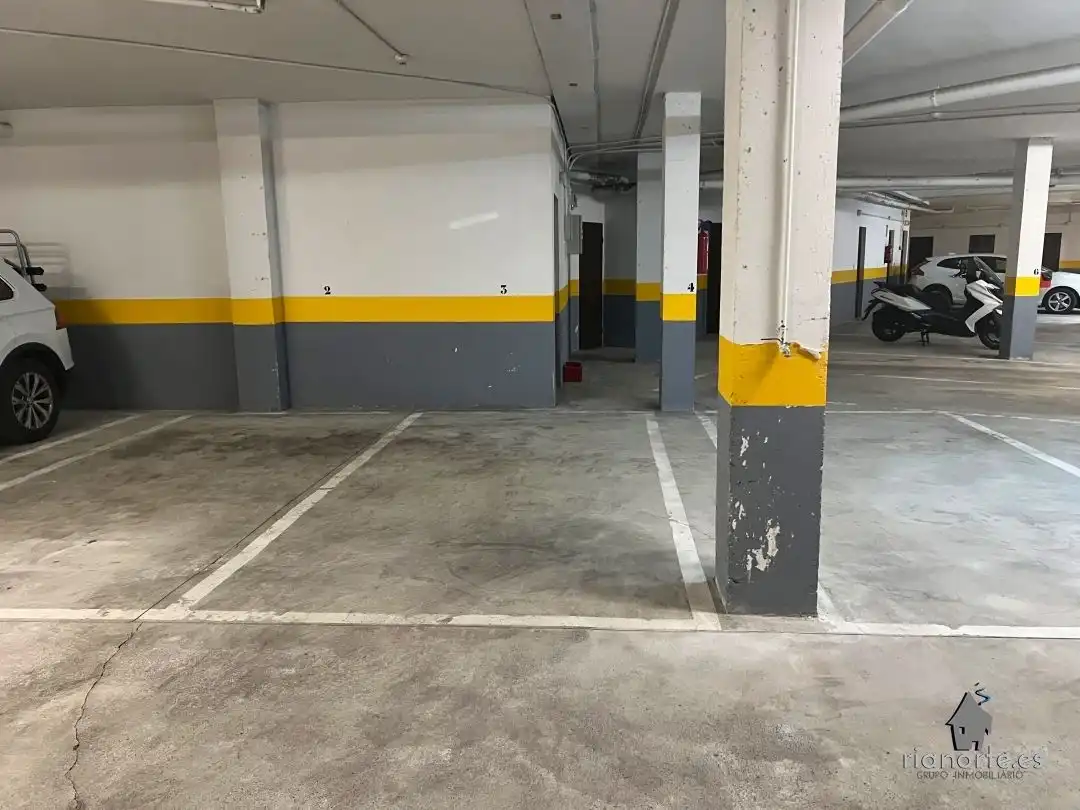 Parking de Piso en venta en Ribadesella con Calefacción, Parquet y Trastero