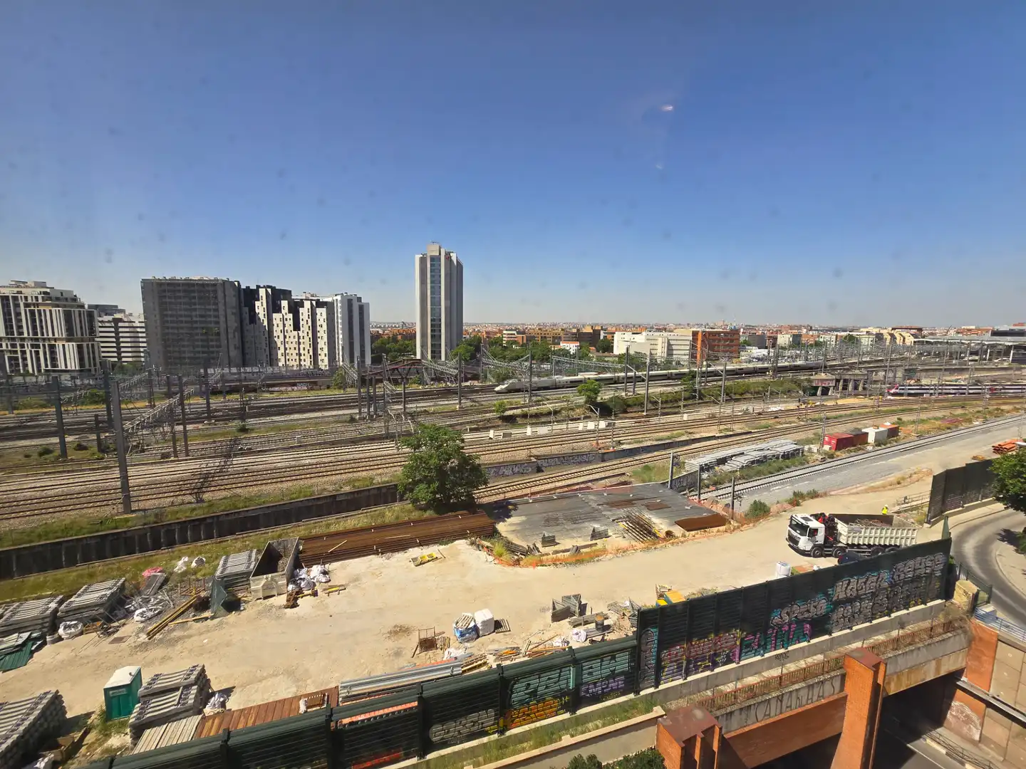 Vista exterior de Piso en venta en Madrid con Aire acondicionado, Terraza y Piscina